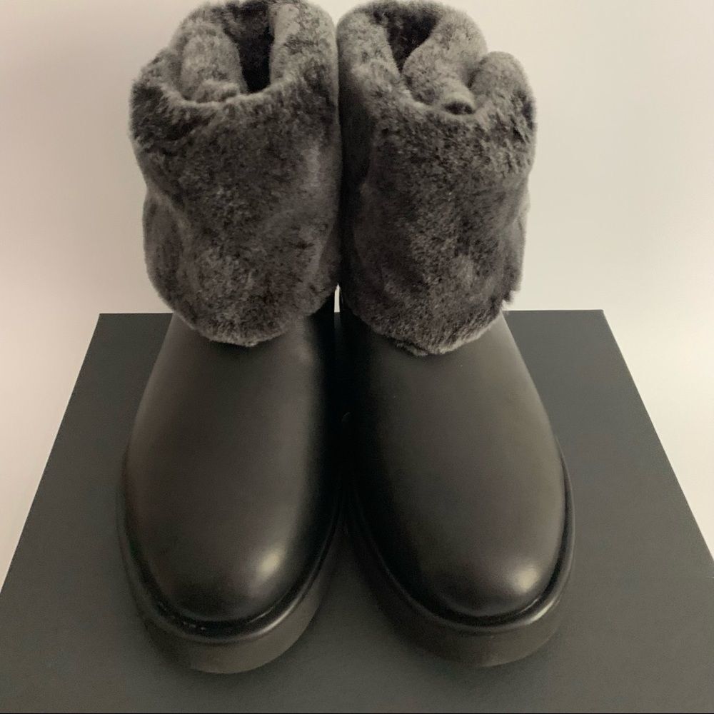 UGG Classic Berge Mini Boot - Picture 3 of 11
